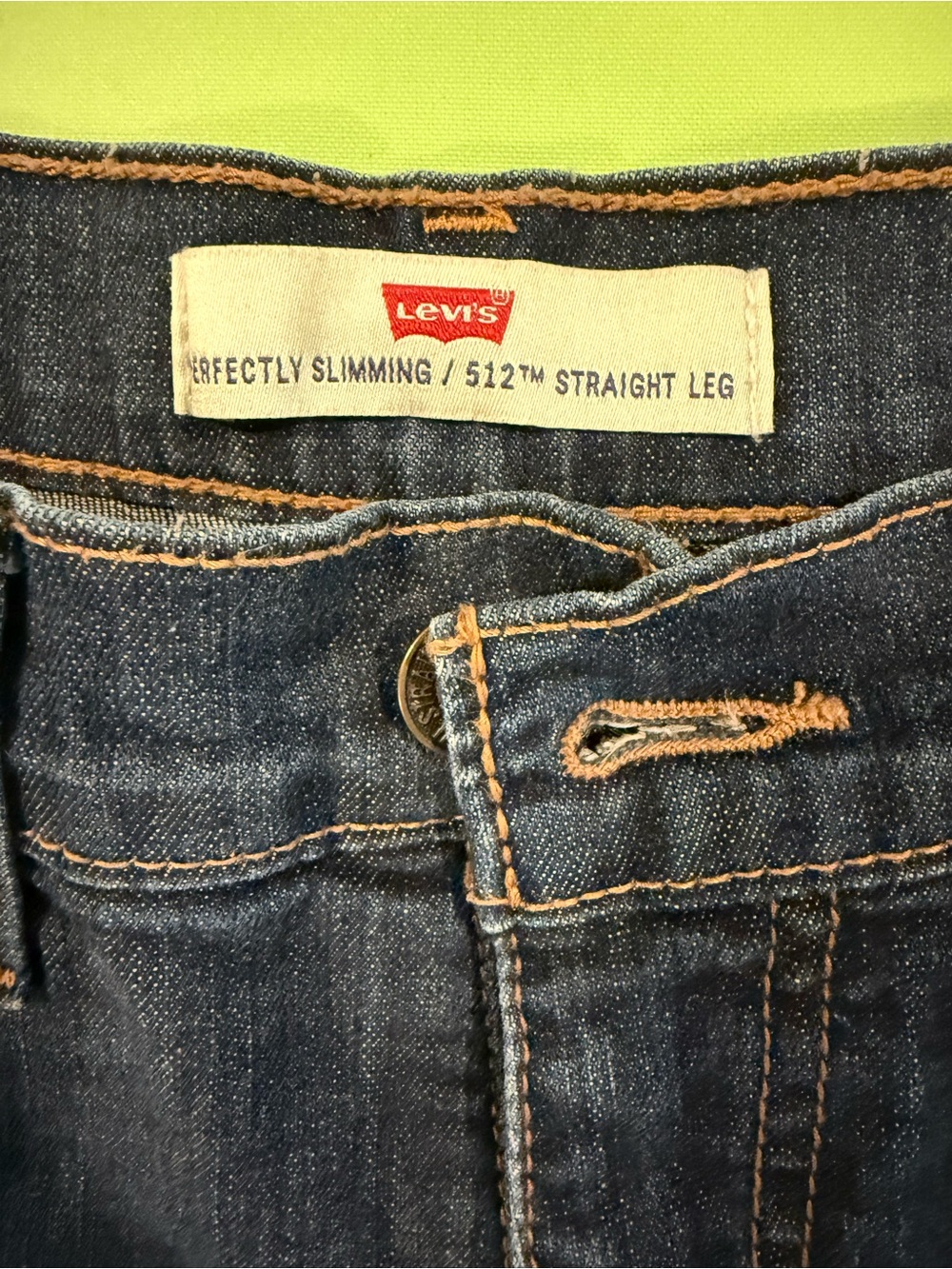 Levi's Women's Straight Leg Jeans in Dark Blue with Contrast Stitching size 8 P